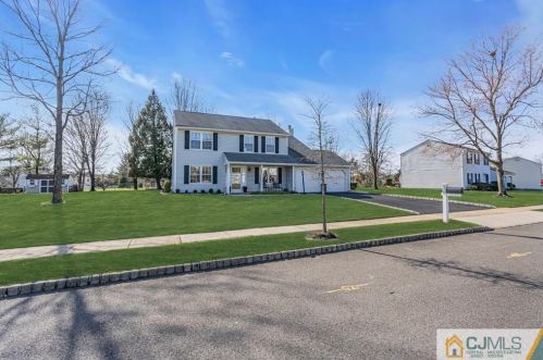 26 Karnell Dr, Piscataway, NJ 08854-5747