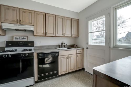 230 Gilling Rd, Seaford NY  11783-1003 exterior