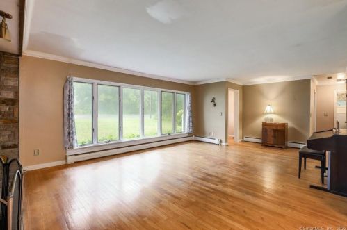 161 Heritage Rd, Putnam CT  06260-2737 exterior