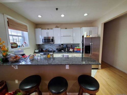 9520 86th St, Jamaica, NY 11416-1303
