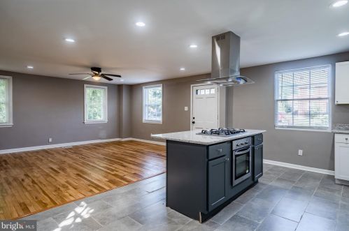 156 Riverview Dr, New Castle DE  19720-2732 exterior