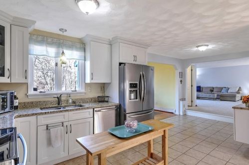 130 Pound Rd, Cumberland RI  02864-2704 exterior