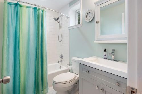 106 Oak Cir, Mahopac NY  10541-4146 exterior