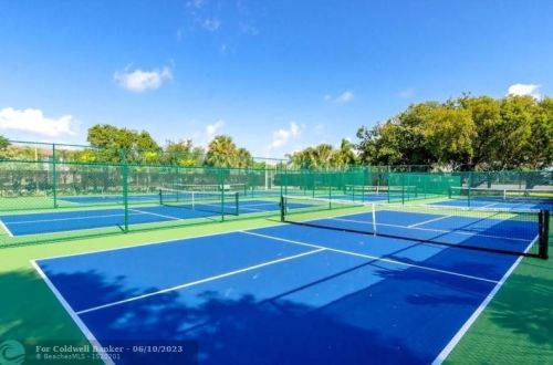 500 130th Ter, Hollywood FL 33027-4010 exterior