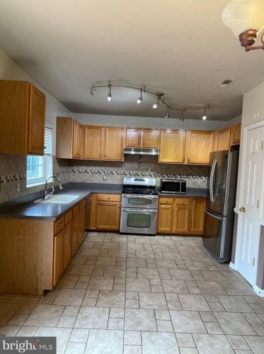 7370 Ardglass Dr, Lorton VA  22079-1546 exterior