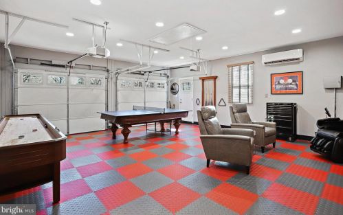 810 Hickory Vale Ln, Great Falls VA  22066-2810 exterior