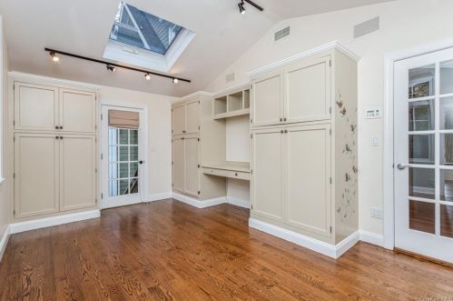 215 Locust Rd, Pleasantville NY  10570-3723 exterior