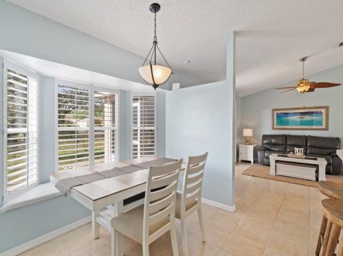 8425 102 Ct, Vero Beach FL  32967-3282 exterior
