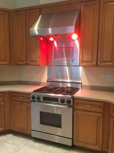 1673 Oak Park Ct, Tarpon Springs FL  34689-3891 exterior