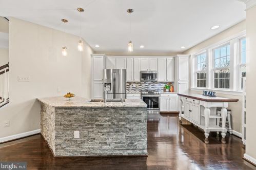 1116 Keokuk Ter, Leesburg VA 20176-6665 exterior