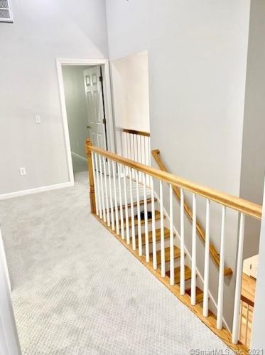 1200 Cornerstone Ct, Cheshire CT  06410-1860 exterior