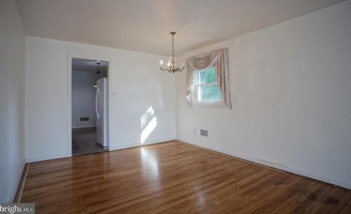 8 Brentwood Rd, Camp Hill PA  17011-2503 exterior