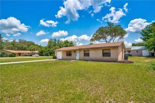 4858 Mockingbird Dr, Dade City, FL 33523-8846