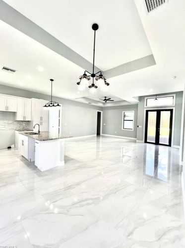 5732 Everglades Blvd, Naples, FL 34120-3100