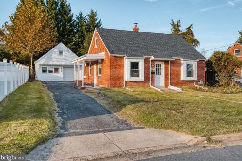 6916 Arlington Blvd, Falls Church VA  22042-1937 exterior