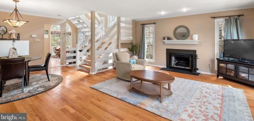 61 Cabot Dr, Wayne, PA