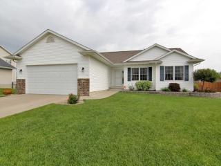 106 Pleasant Creek Dr, Covington, IA 52324-9659