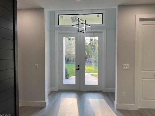 3132 2nd Ave, Naples, FL 34117-3747