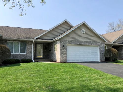 121 Macarthur Dr, Mukwonago, WI 53149-1166