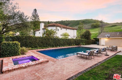 29646 Ridgeway Dr, Calabasas CA  91301-4147 exterior