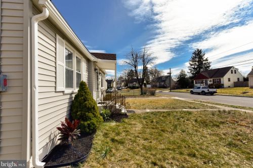 1102 Cumberland Ave, West Deptford NJ  08096-3041 exterior