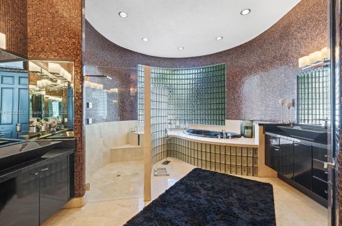 4828 Peninsula Dr, Daytona Beach FL 32127-7203 exterior