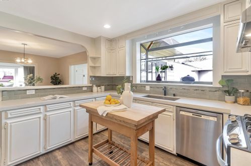 2800 Kingsland Ave, Oakland CA  94619-3325 exterior