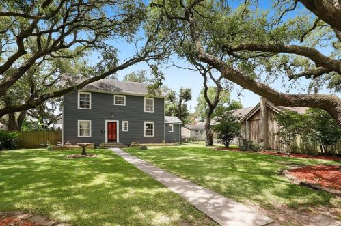 217 10th Ave, Texas City, TX 77590-6322