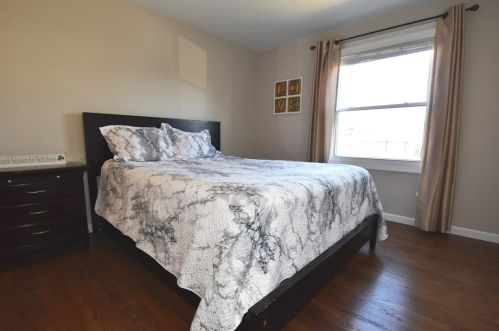 4669 Marina Dr, Whitaker PA  15120-2981 exterior