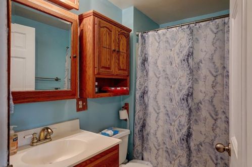 104 Arnold St, Lincoln RI  02865-1936 exterior