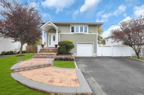 156 Woodrow Pkwy, Babylon, NY 11704-7337