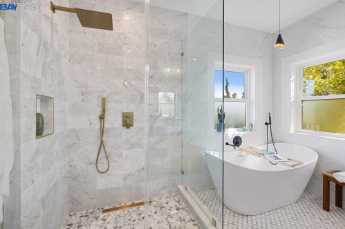 5926 Dover St, Oakland CA  94609-1426 exterior