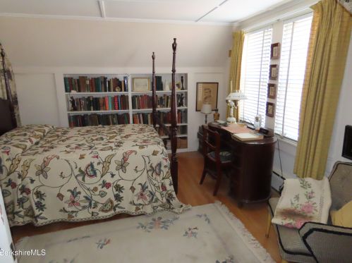 19 Elm St, Adams MA 01220-2159 exterior