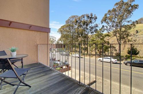 880 Stonegate Dr, South San Francisco CA  94080-1562 exterior