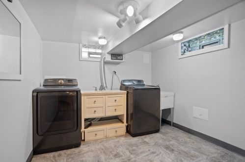 124 Larkspur St, Whitaker PA  15120-2205 exterior