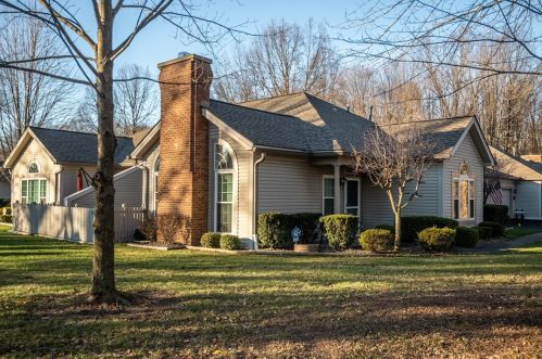 28 Stone Ridge Blvd, Hermitage, PA 16148-9172
