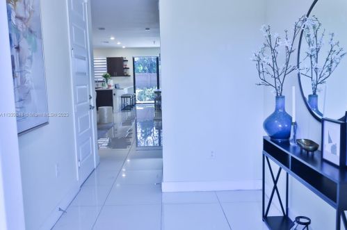 15832 91st Ct, Hialeah FL  33018-1951 exterior