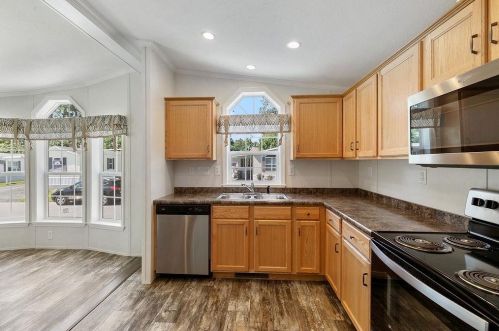 53 Hagop Rd, Salem NH 03079-3709 exterior