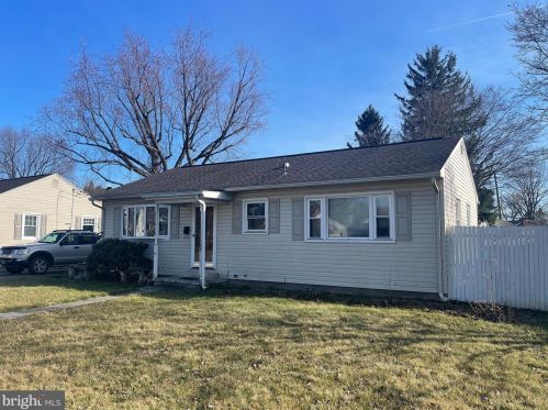 6 Runyon Rd, Hummelstown, PA 17036-2501