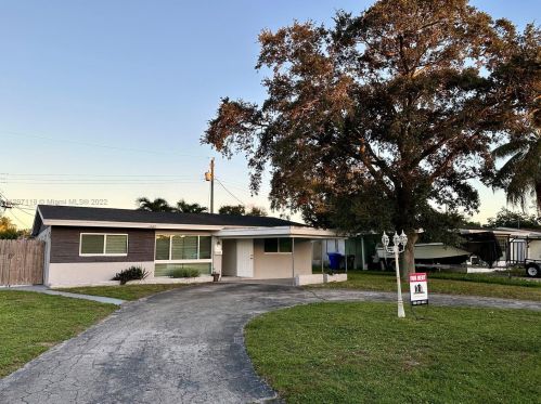 2231 57th Way, Hollywood FL  33021-3828 exterior