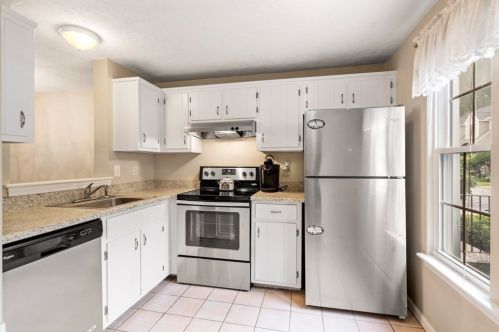 39 Key St, Millis, MA 02054-1143