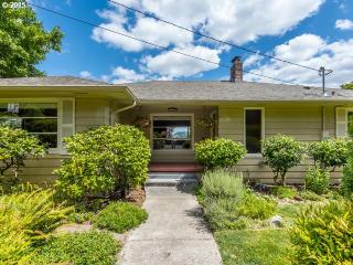 7011 Thorburn St, Portland, OR 97215-1431