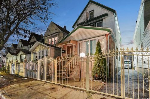 147-26 110th Rd, Jamaica, NY 11435-5701