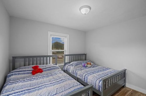 1736 Elmwood Ave, Warwick RI  02888-1104 exterior