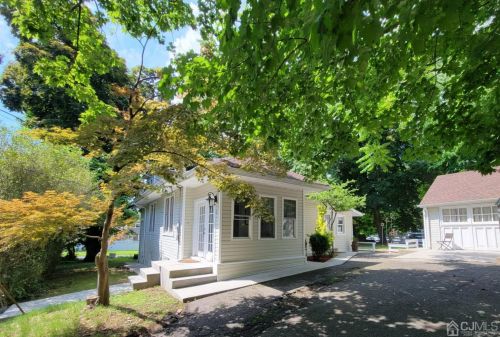 2 Metuchen Ave, Woodbridge NJ  07095-1923 exterior