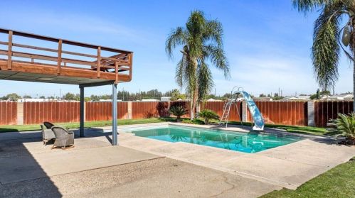 1812 Golf Rd, Turlock CA  95380-9746 exterior