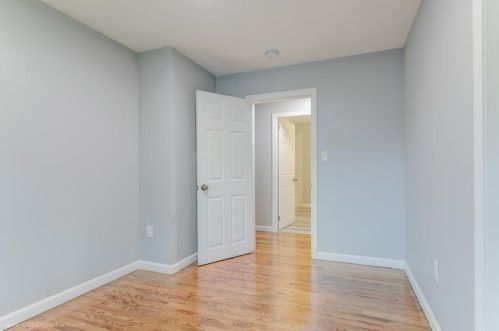 121 Fir Ave, Tiverton RI  02878-1640 exterior