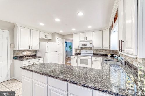 6109 Harmon Pl, Springfield, VA 22152-1316