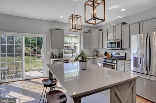 15 Waverly Ln, Carlisle PA  17015-7119 exterior