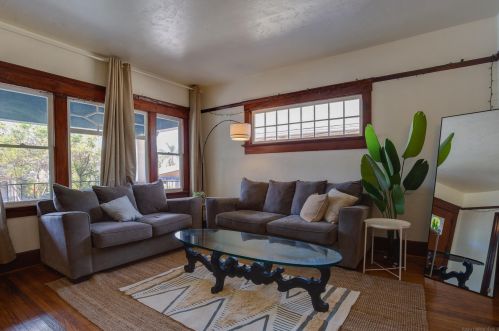 2422 J St, San Diego CA  92102-2925 exterior